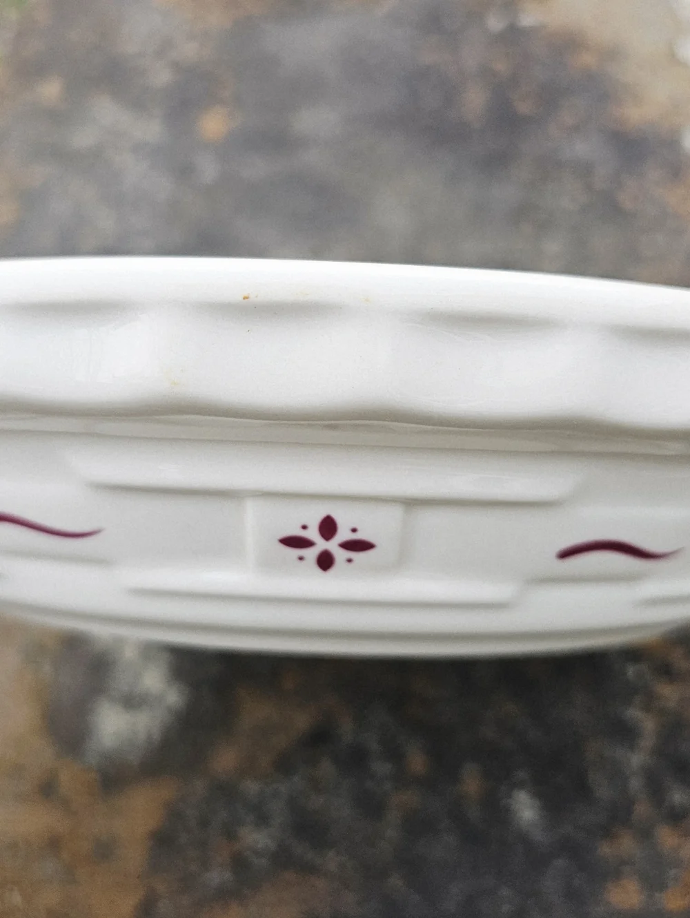 Longaberger Pottery Woven Traditions 10in Pie Baking Plate Red Border Bakeware